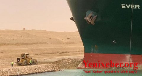 Контейнеровоз Ever Given сняли с мели в Суэцком канале