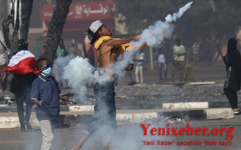 Число погибших при протестах в Судане достигло 80 человек