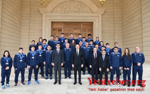 Главный тренер: