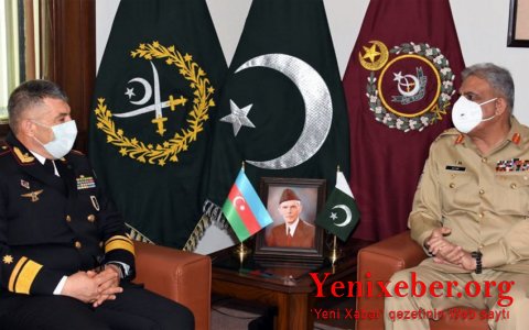 Министр обороны Азербайджана встретился с командующим Сухопутными войсками Пакистана