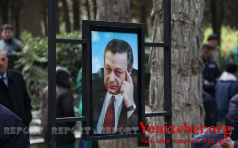 Президент Ильхам Алиев подписал некролог в связи с кончиной Аяза Муталлибова