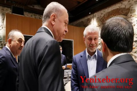 Абрамович прибыл в Стамбул для участия в российско-украинских переговорах-