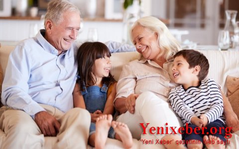 В Азербайджане 61 ребенок усыновлен бабушками и дедушками