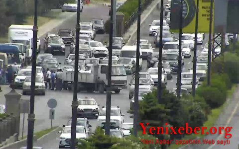 ДТП затруднило движение транспорта в направлении круга Гялябя