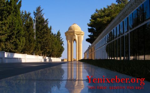 Председатель Госдумы РФ посетил Аллею шехидов и Аллею почетного захоронения