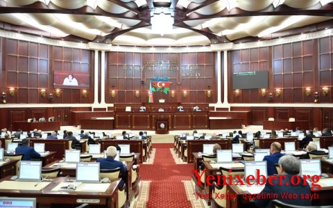 Началось первое заседание осенней сессии Милли Меджлиса