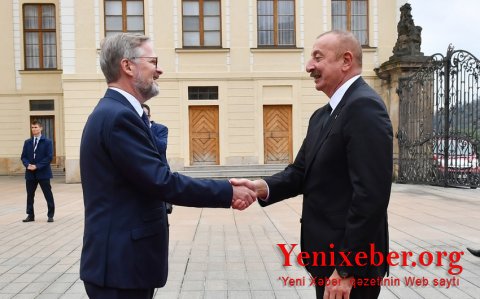 Президент принимает участие в пленарной сессии открытия саммита Европейского политического сообщества