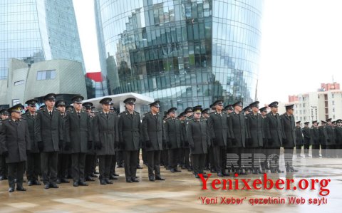 В Баку проходит Марш Победы в сопровождении военного оркестра