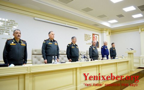 Министр обороны Азербайджана провел служебное совещание