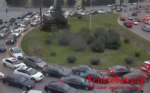 На этих улицах Баку затруднено движение транспорта