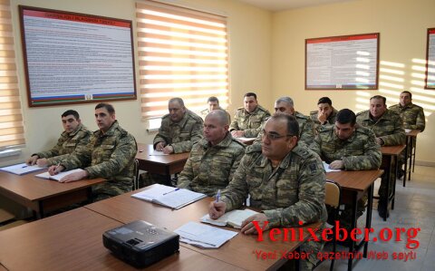 В азербайджанской армии проводится учебный курс с участием британских специалистов