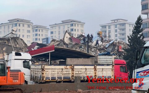 Азербайджанские спасатели приступили к поисково-спасательным операциям в Турции