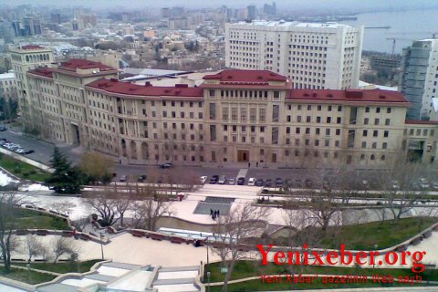 Azərbaycanda xüsusi karantin rejimi uzadıldı:9 rayon və şəhərdə iki gün küçəyə çıxmaq qadağan edilir +