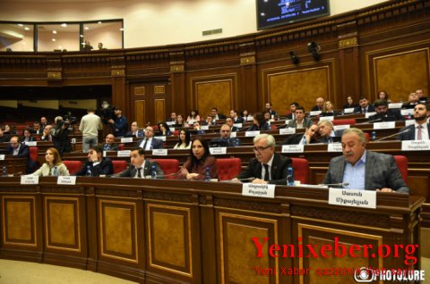 Paşinyanın tərəfdarları konstitusiya çevrilişinə hazırlaşır