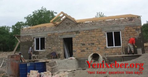 Ermənilər işğal etdikləri Laçında 43 çoxuşaqlı ailə üçün ev tikir – 