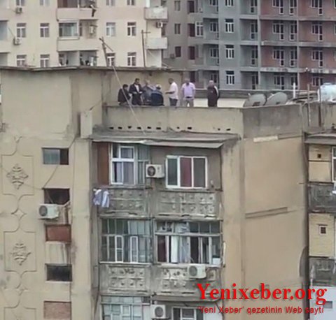 “İnsanlar damlara çıxıb, kabab bişirməli, nərd oynamalı deyillər”-