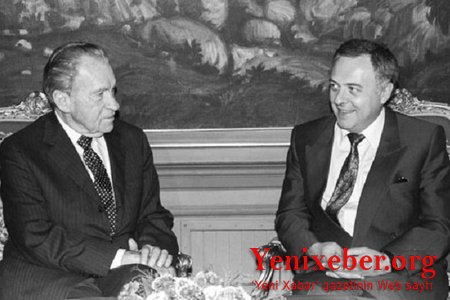 İki diplomat Andrey: