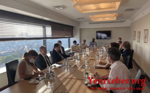 Hikmət Hacıyev beynəlxalq media nümayəndələri ilə görüşüb-