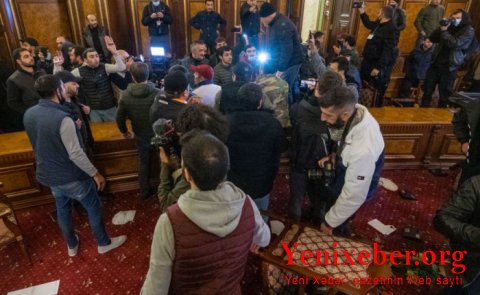 Paşinyanın kabinetini dağıdan etirazçılar tutuldu - 