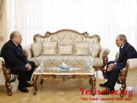 Ermənistan prezidenti günlər sonra baş naziri tapdı