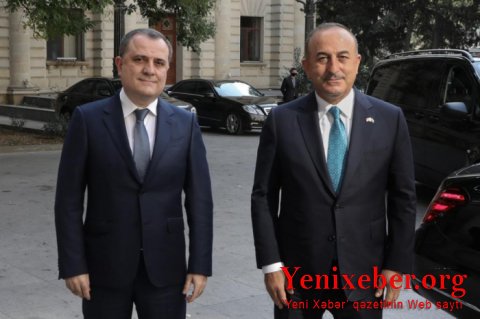 Nazirlər telefonla danışıb