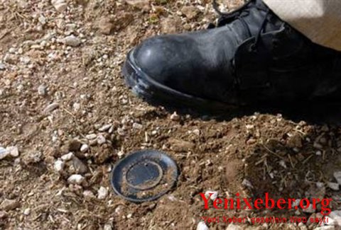 Füzulidə avtomobil minaya düşüb -