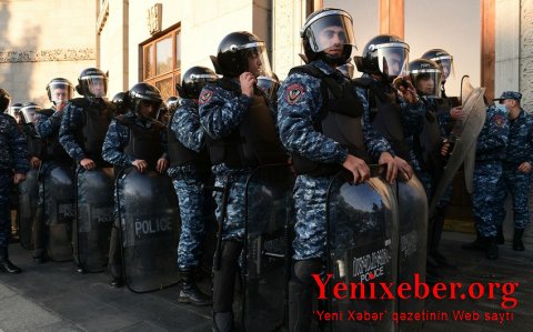 Polislə etirazçılar arasında toqquşma olub-