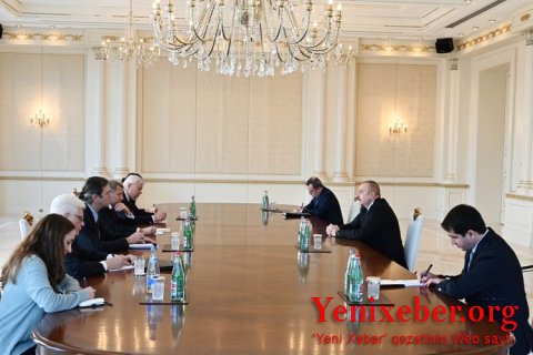 Bu bədnam qrup deyəsən söz anlamır...