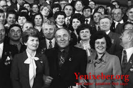 Parisdə qaradərili xidmətçiyə görə lüks nömrədən yarıçılpaq qaçan sovet deputatı –