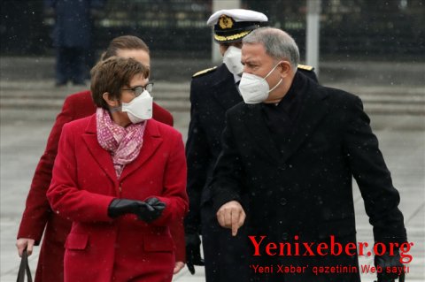 Hulusi Akar Almaniyanın müdafiə naziri ilə görüşüb-