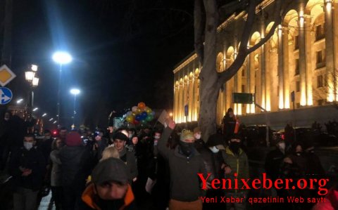 Qonşu ölkədə taətsizlik yürüşü keçirilir-