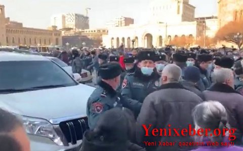 Yerevanın əsas prospekti bağlandı-