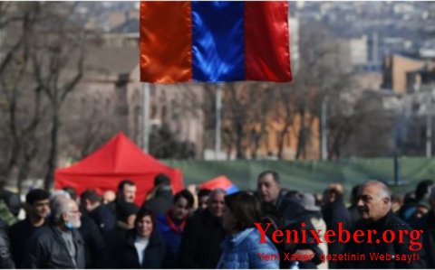 Müxalifət yenidən parlamentin qarşısına qayıtdı-