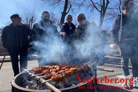 Donuz kababı tüstüsündə “inqilab” -