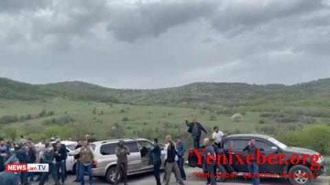 Paşinyanın korteji yumurta atəşinə tutuldu - 