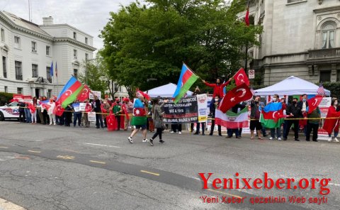 Türk və Azərbaycan icmaları etiraz aksiyası keçirdi-