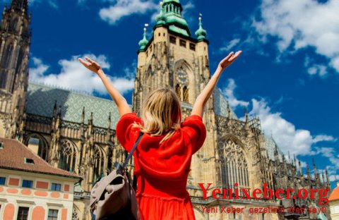 Bu ölkədə açıq havada maska taxmaq ləğv edildi