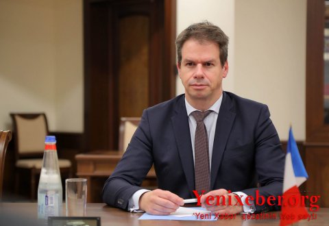 Ermənisayağı fransız qərəzi-