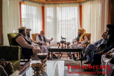 Əfqanıstanın keçmiş prezidenti "Taliban" lideri ilə görüşdü-
