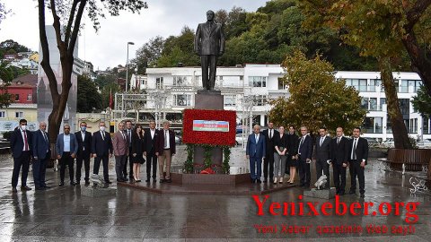 Səttar Möhbalıyev İstanbulda ulu öndər Heydər Əliyevin abidəsini ziyarət edib-