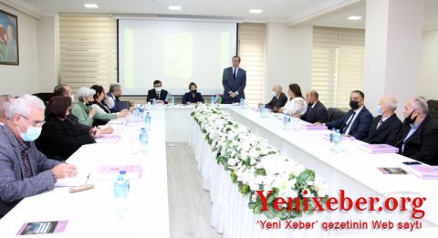 “Dodo” qəzetinin 3 illik buraxılışı kitab şəklində nəşr edildi-