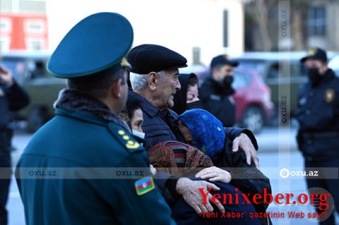 Helikopter qəzasında həlak olan hərbçilərimizin cənazələri ailələrinə təhvil verilir -