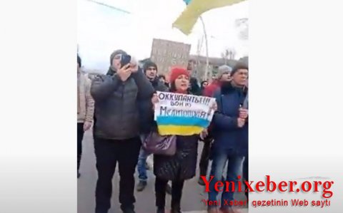 Rusiyanın işğal etdiyi şəhərdə etiraz başlayıb-