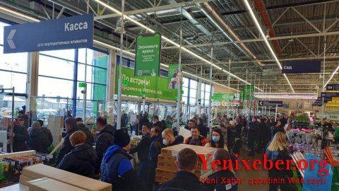 Rusiyada görünməmiş ərzaq növbəsi-