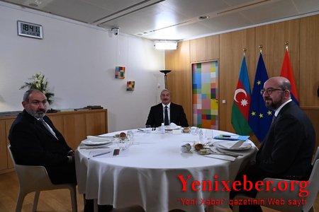 Ermənistana “qırmızı vərəqə” göstərmək zamanı -