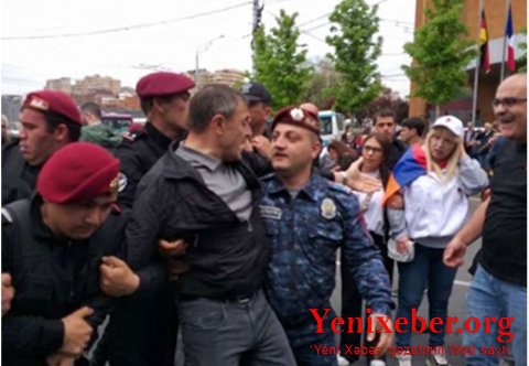 Sabiq nazir saxlanılıb-