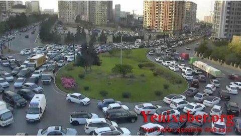 Bakının bəzi küçə və prospektlərində sıxlıq müşahidə edilir -