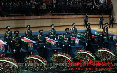 Prezident "Qaraheybət" şəhidlərinin yeddisini təltif edib -