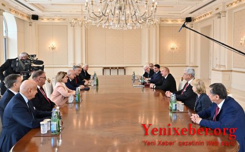 Prezident İlham Əliyev Nizami Gəncəvi Beynəlxalq Mərkəzinin nümayəndə heyətini qəbul edib