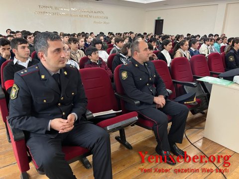 Qusarda polis əməkdaşları məktəblilərlə görüşüblər